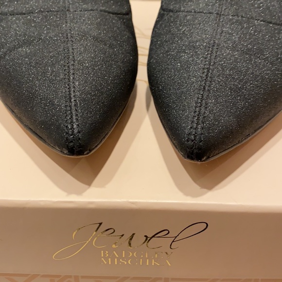 👢Badgley Mischka Back zipper, 2” kitten heel. Soft stretch shimmer fabric - Picture 6 of 8